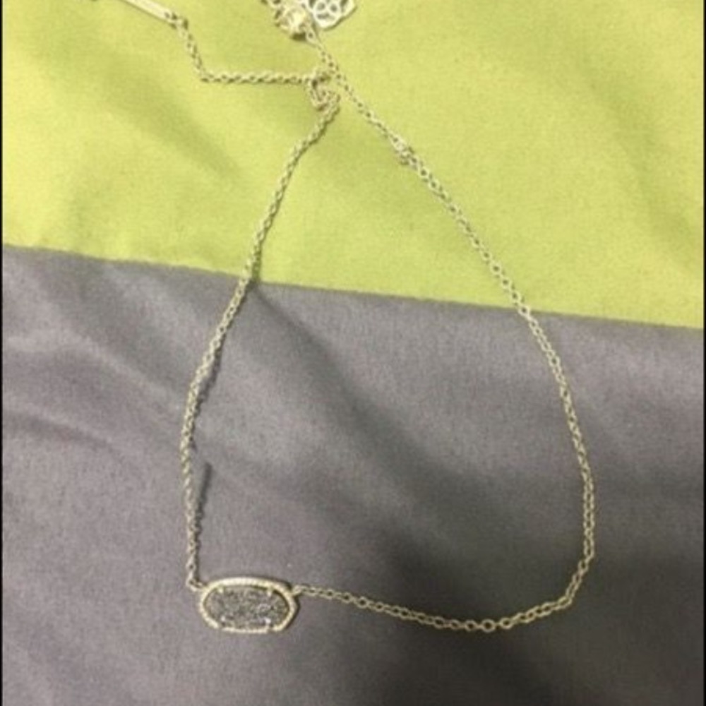 Kendra Scott necklace