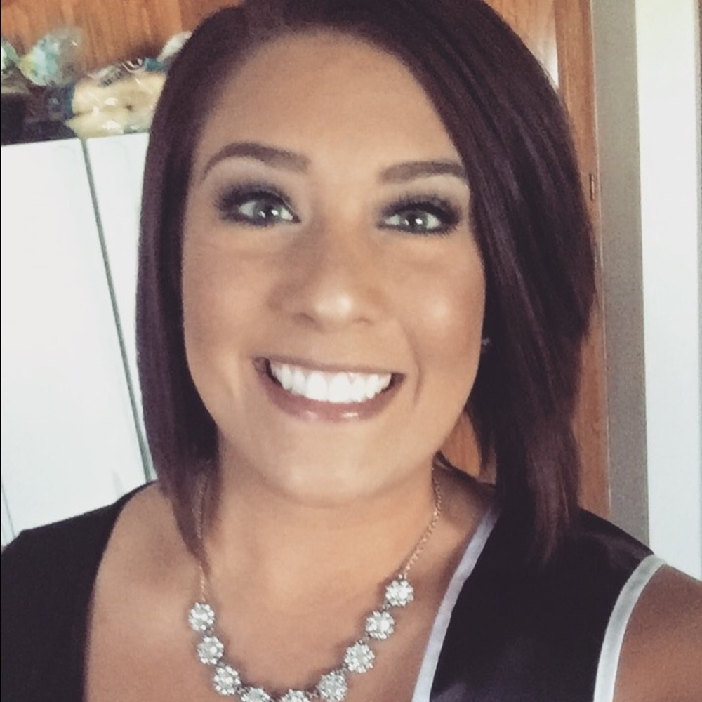 Meet your Posher, Larisa