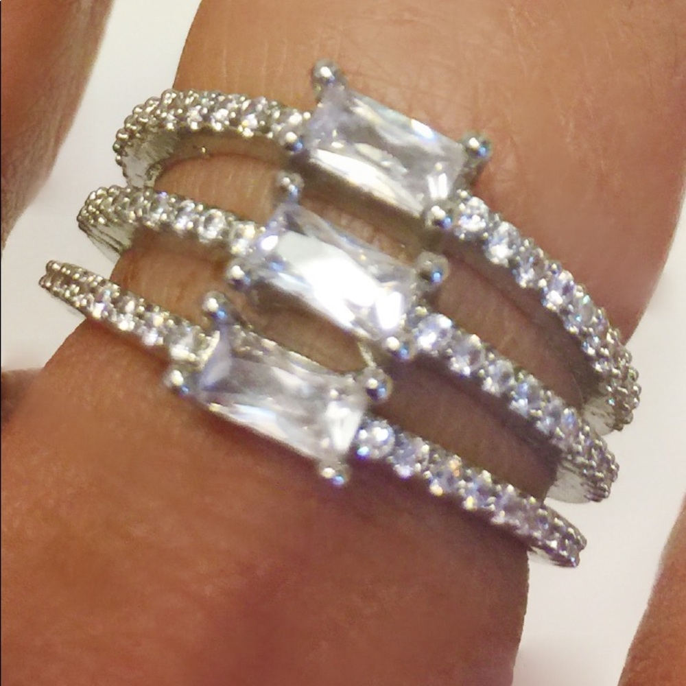 Stunning Silver ring with CZs