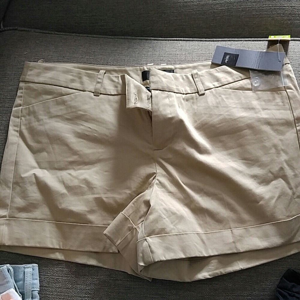 Shorts - Picture 2 of 4