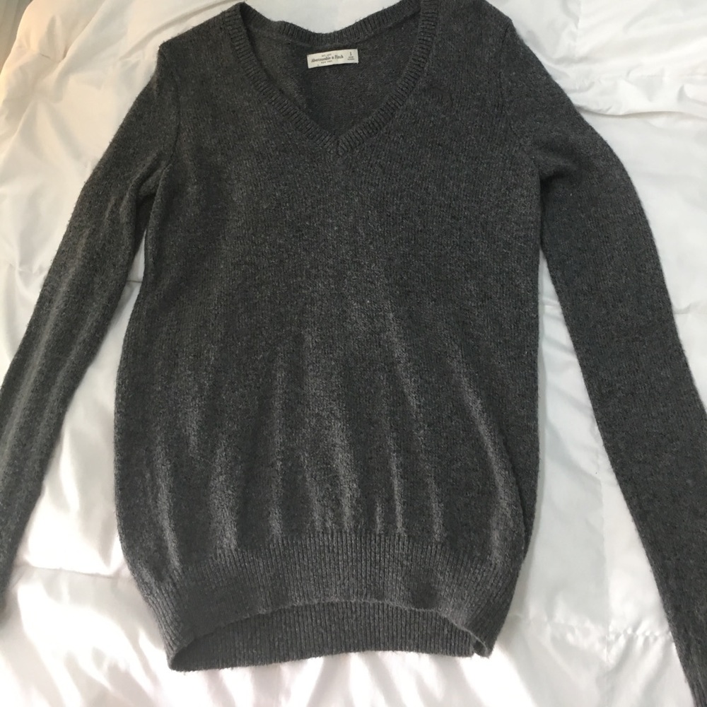 Abercrombie & Fitch Gray Sweater
