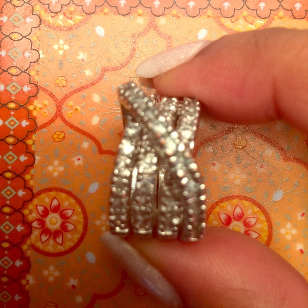Ring with CUbic Zirconias
