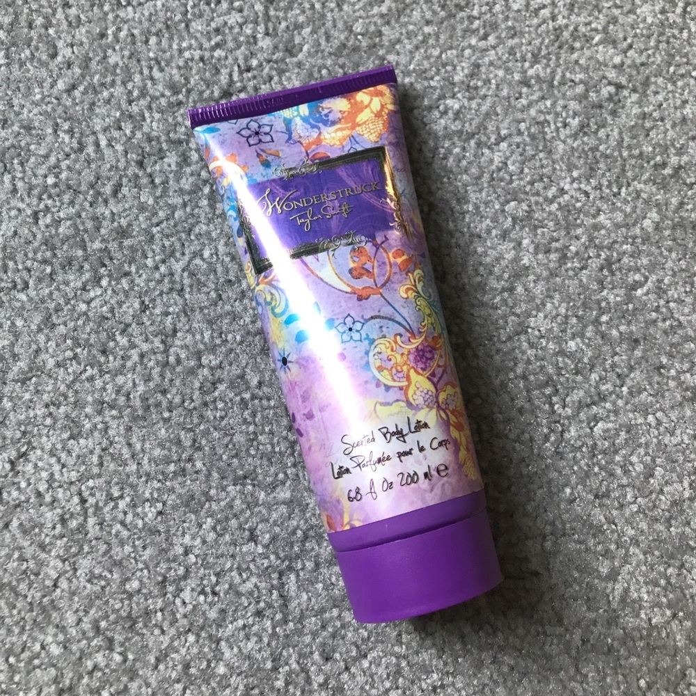 Taylor Swift Wonderstruck scented body lotion