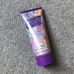 Taylor Swift Wonderstruck scented body lotion