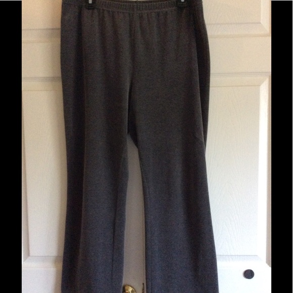 Beautiful suit - Picture 3 of 3