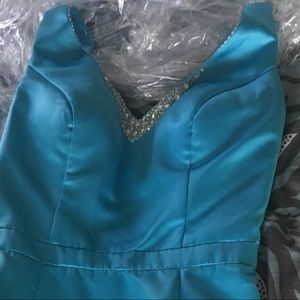 Floor length dress fits a 6