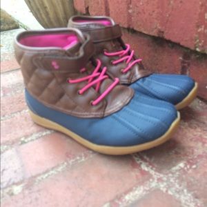 Girls "duck" style boots