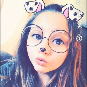 Meet your Posher, Elyssa