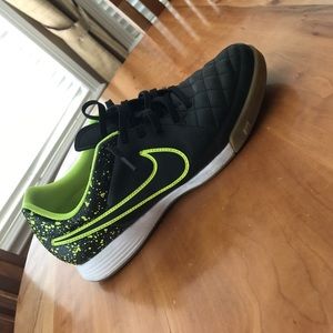 Nike Tiempo Genio IC Men's soccer shoe.
