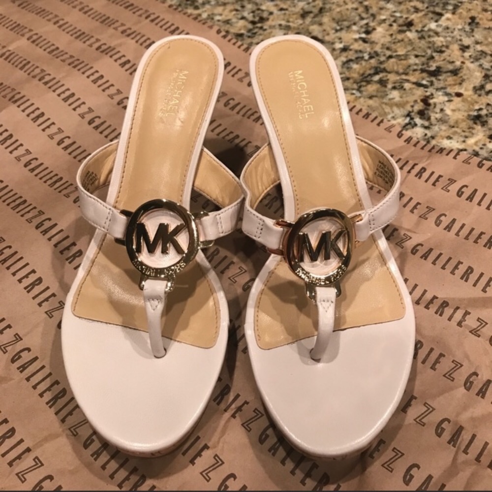 Mk sandel size 6.5