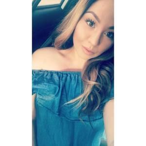 Meet your Posher, Alejandra