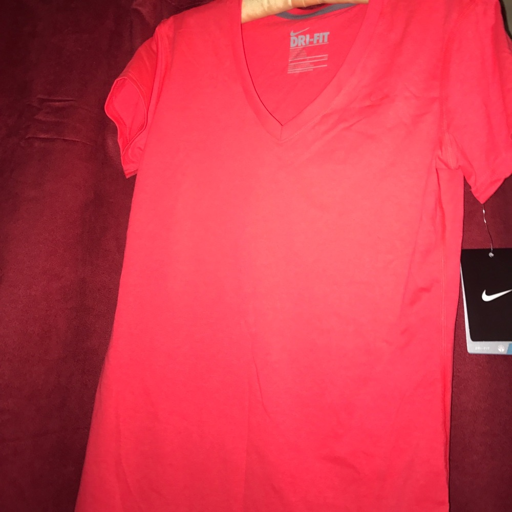 Fuchsia pink Nike dry fit T-shirt size large