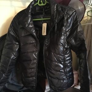 Lightweight Black puffer jacket. Cropped