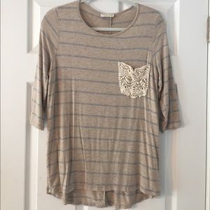 STRIPPED LACE POCKET TOP