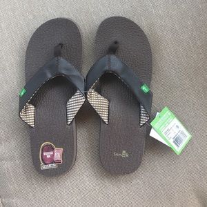 Brown Sanuk sandals size 9