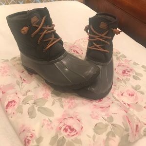 Girls sperry duck boots !!! Ships tomorrow !!!