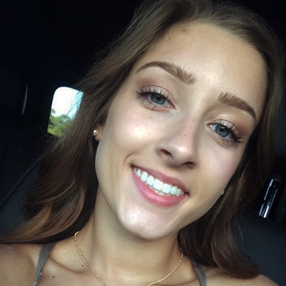 Meet your Posher, Chloe