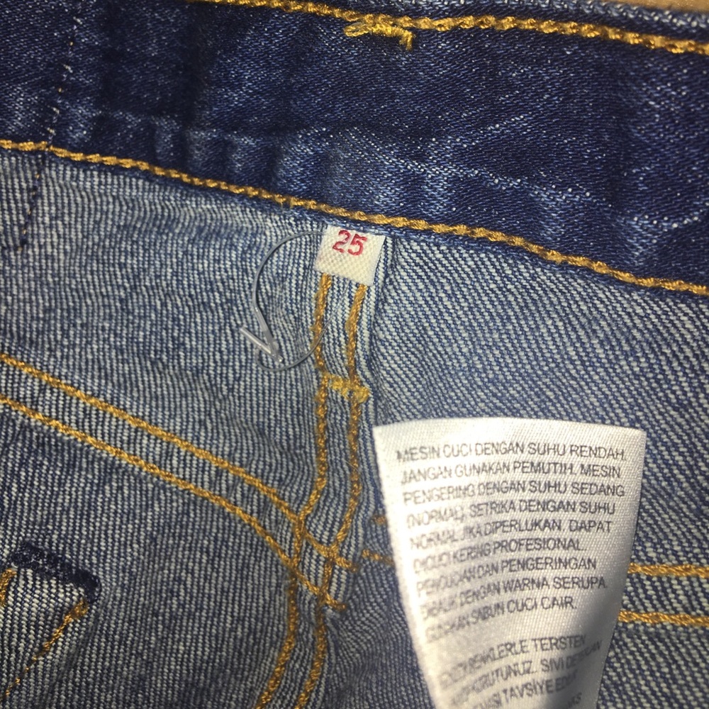 LEVIS SHORTS - Picture 4 of 8