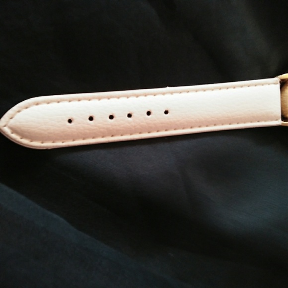 💲GORGEOUS QUARTZ WATCH WITH WHITE PU LEATHER BAND - Picture 3 of 4