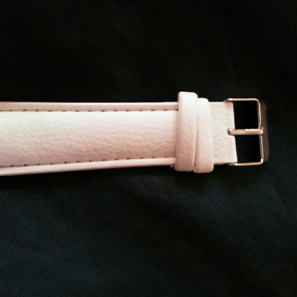 💲GORGEOUS QUARTZ WATCH WITH WHITE PU LEATHER BAND - Picture 4 of 4
