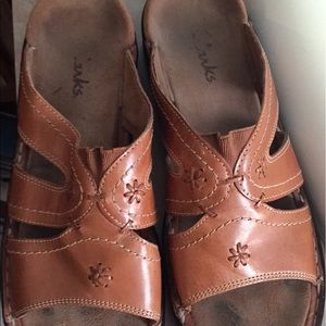 Tan clarks sandals size 8