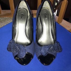 Navy blue heel