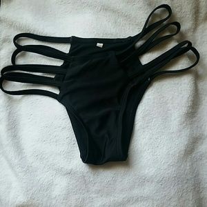 NWOT strappy bikini bottoms