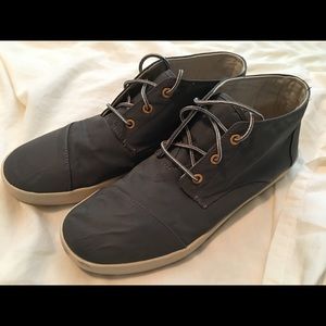 Tom's chukka boots