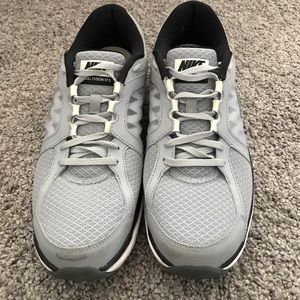 Men's Nike Dual Fusion Running Shoes. Size 11.