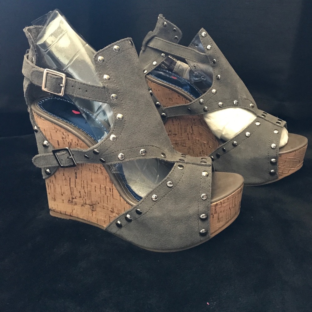 New!!! Luichiny Suede Sandals/ No Trades
