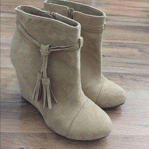 Tan wedges