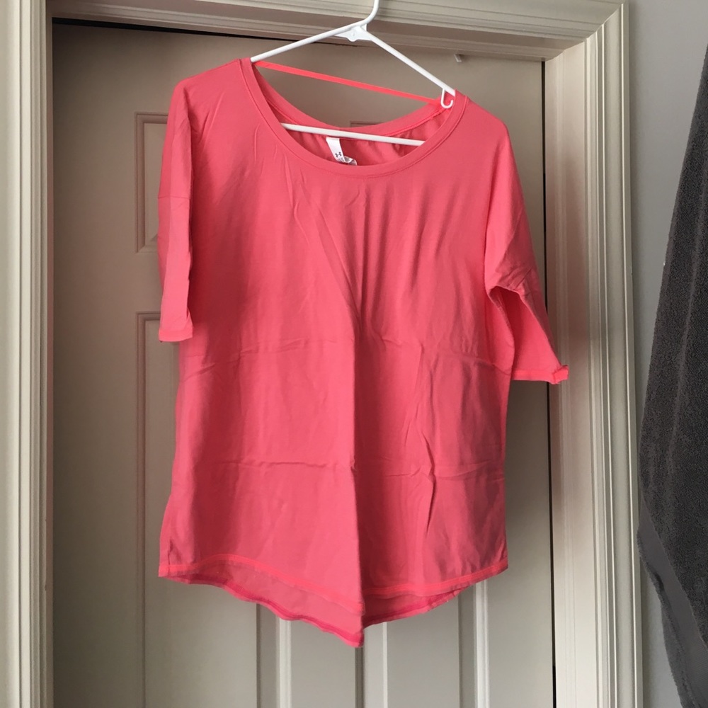 Under Armour three quarter length shirt.