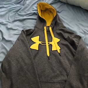 Men's Grey/ Yellow Pullover Hoody. Size large.