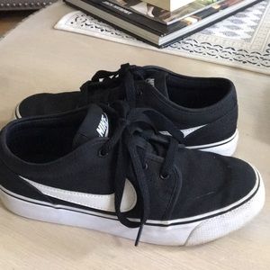 Nike canvas black sneakers