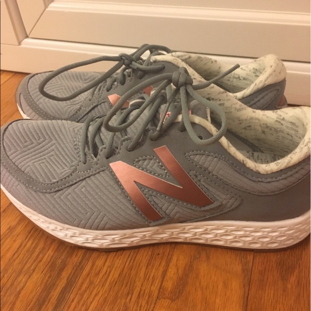 NWOT Women's New Balance Foam Fresh