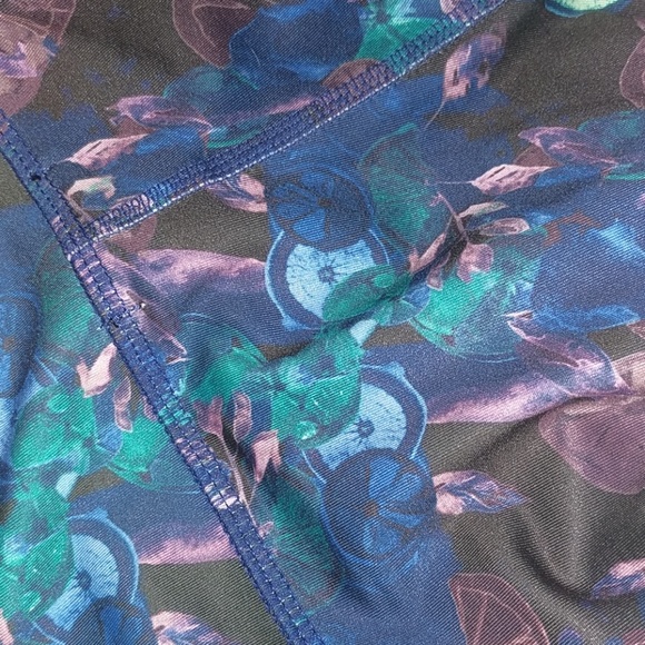 TheFreeYoga Print Airbrushed Leggings - Picture 5 of 5