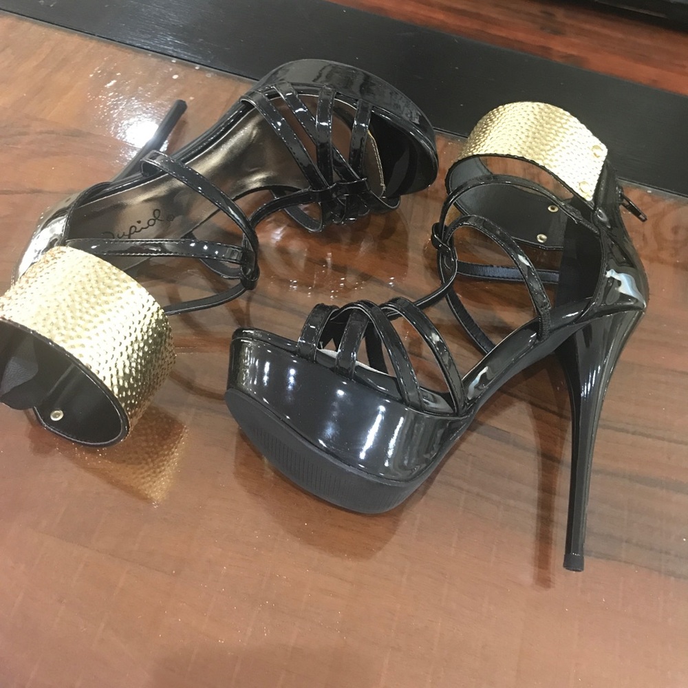 New with tags. Never worn