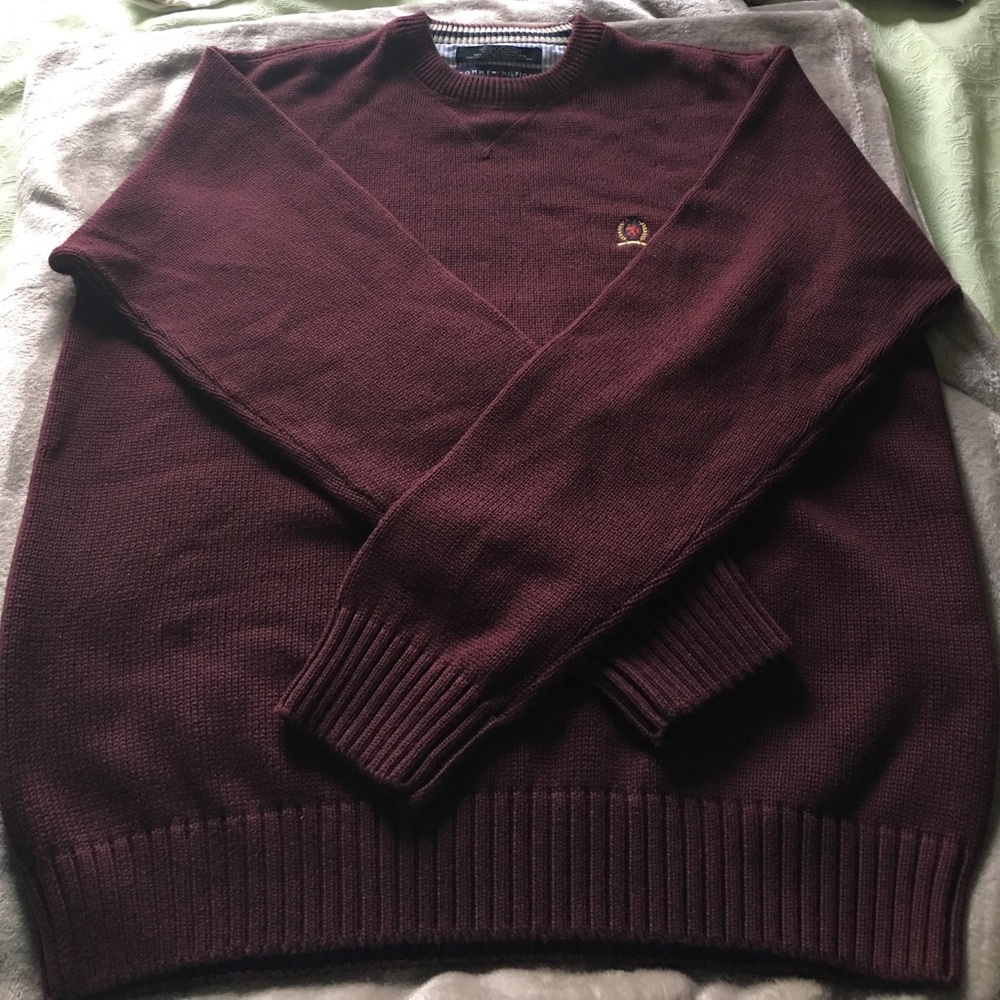 VINTAGE MAROON TOMMY HILFIGER SWEATER!