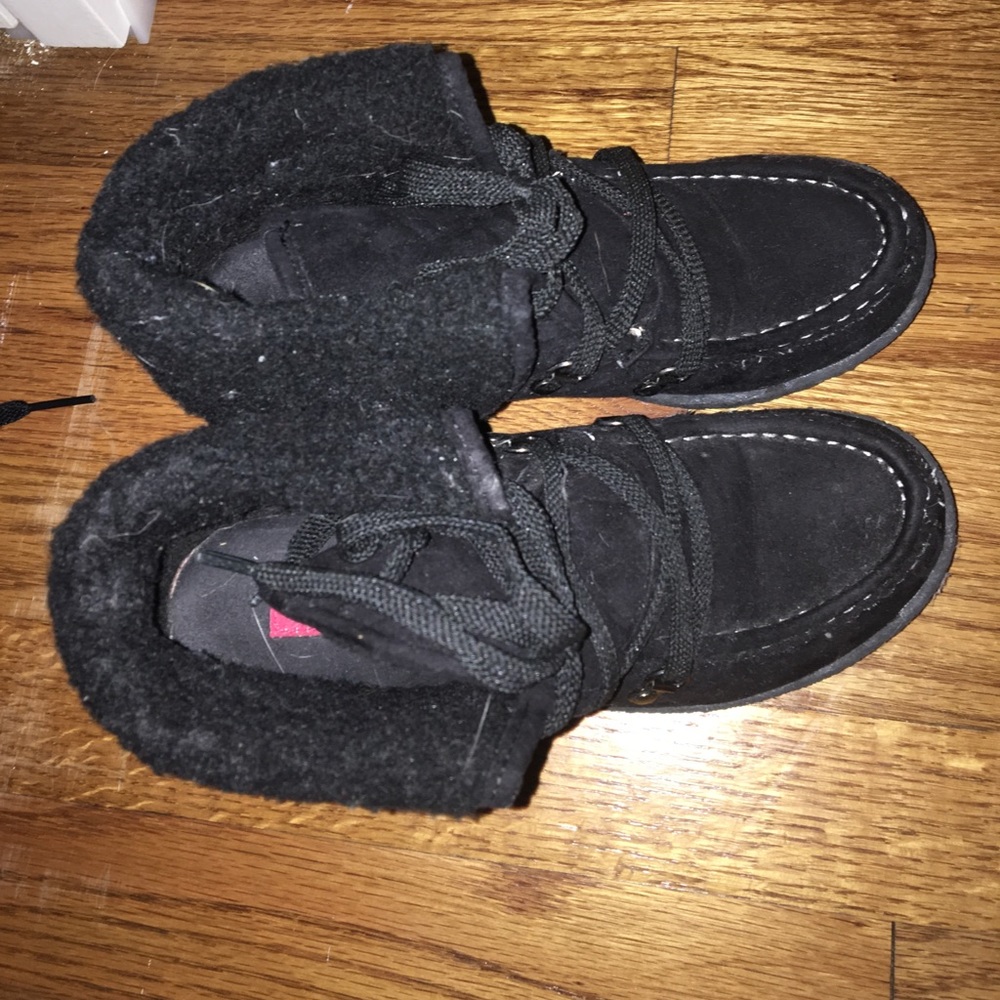 Black wedges