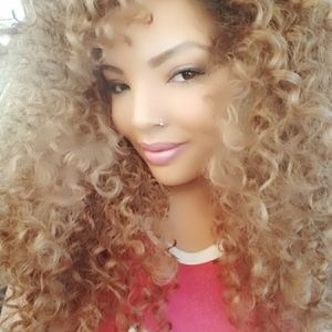 Meet your Posher, Dena