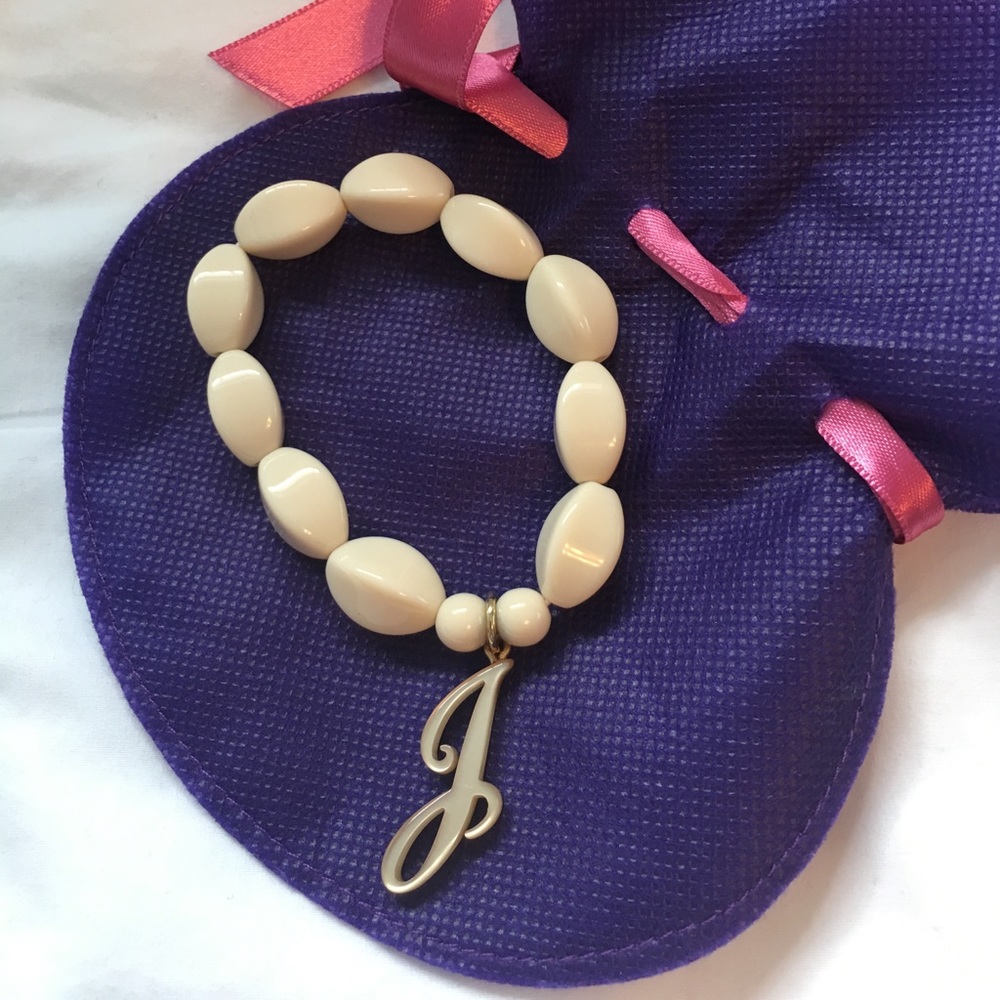Beaded bracelet with letter "J"
