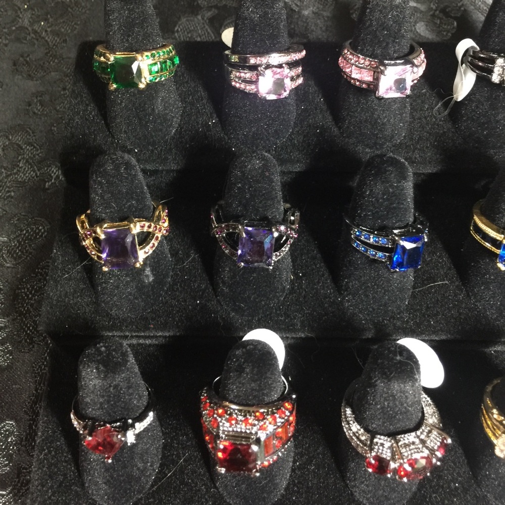 Size 6 rings - Picture 6 of 7