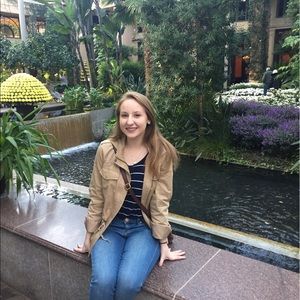 Meet your Posher, Lauren