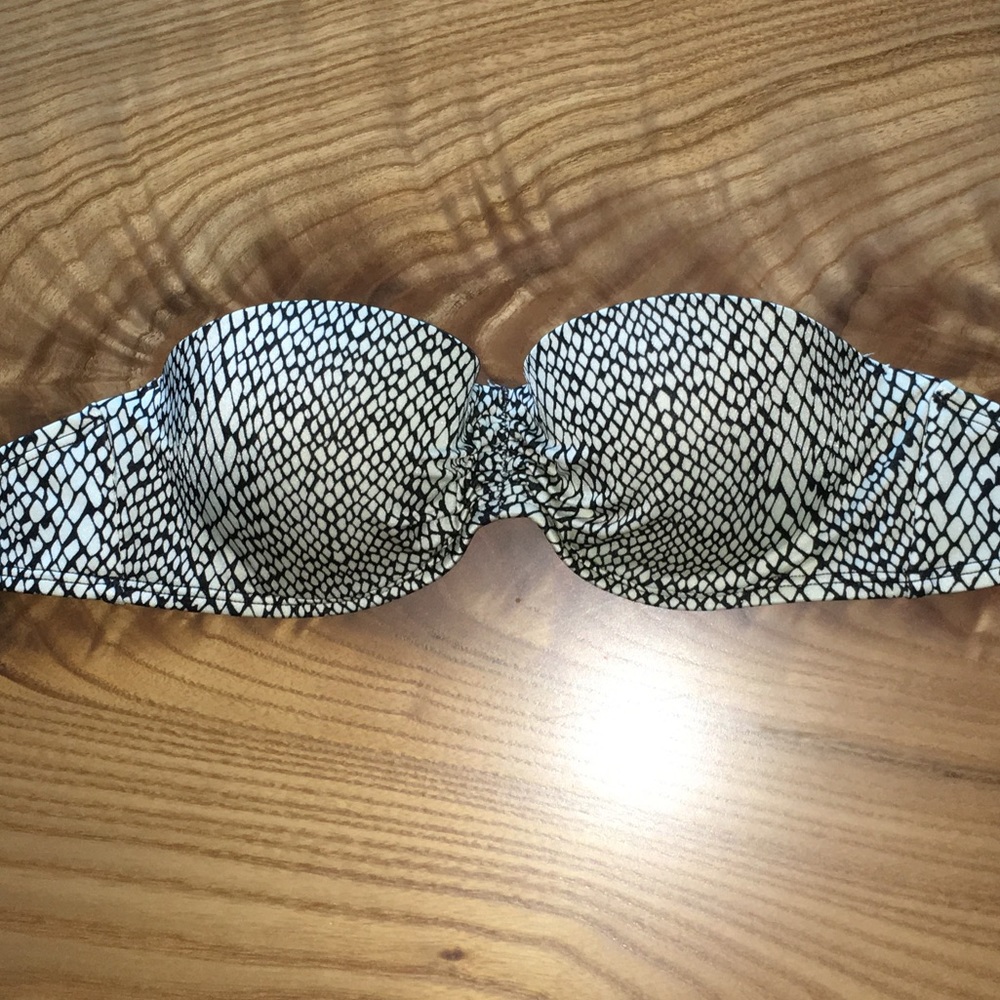 ✨Victoria's Secret Bikini Top! Size 32 C✨