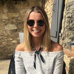 Meet your Posher, Elizabeth