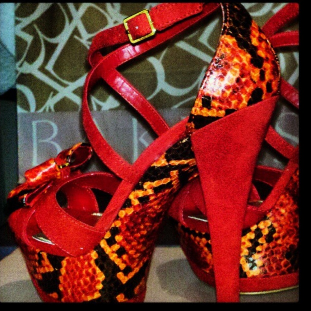 Bakers size 7, like new snake and suede