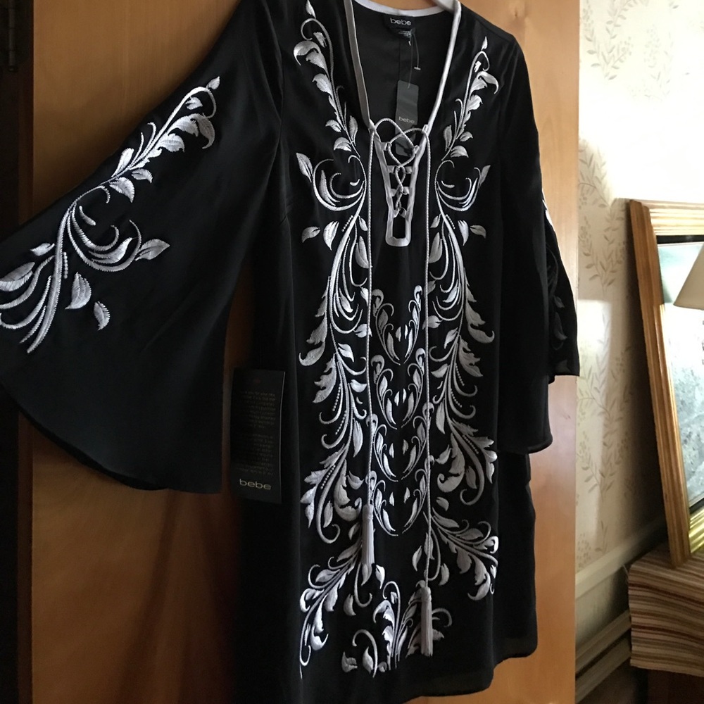 Shift pocket embroidered tie dress