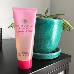 VS Bombshell shower gel