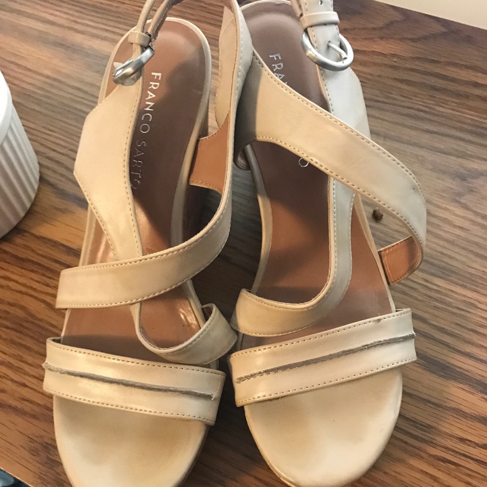 Nude wedges