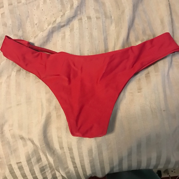 Bikini - Picture 4 of 4